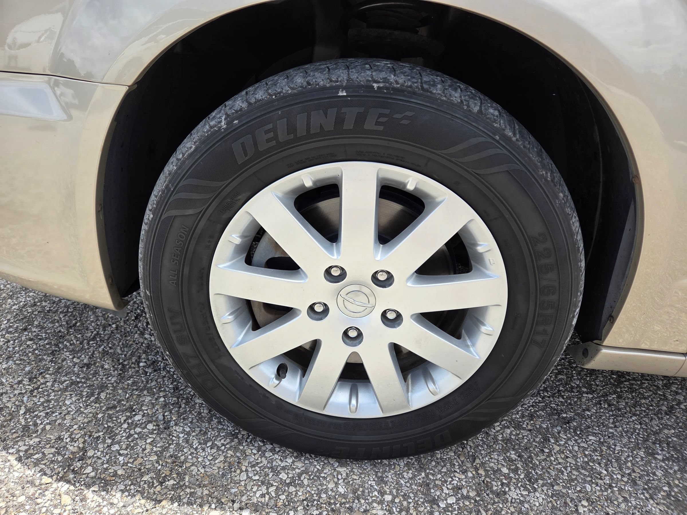 Used 2016 Chrysler Town & Country Touring FWD image 8