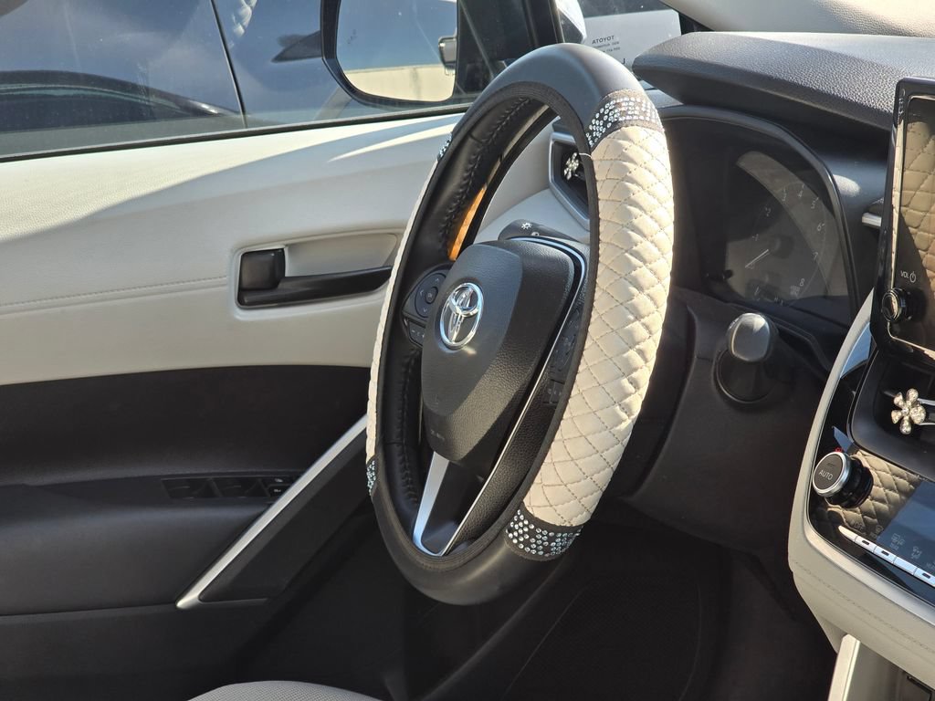 Used 2024 Toyota Corolla Cross LE AWD/4WD image 17