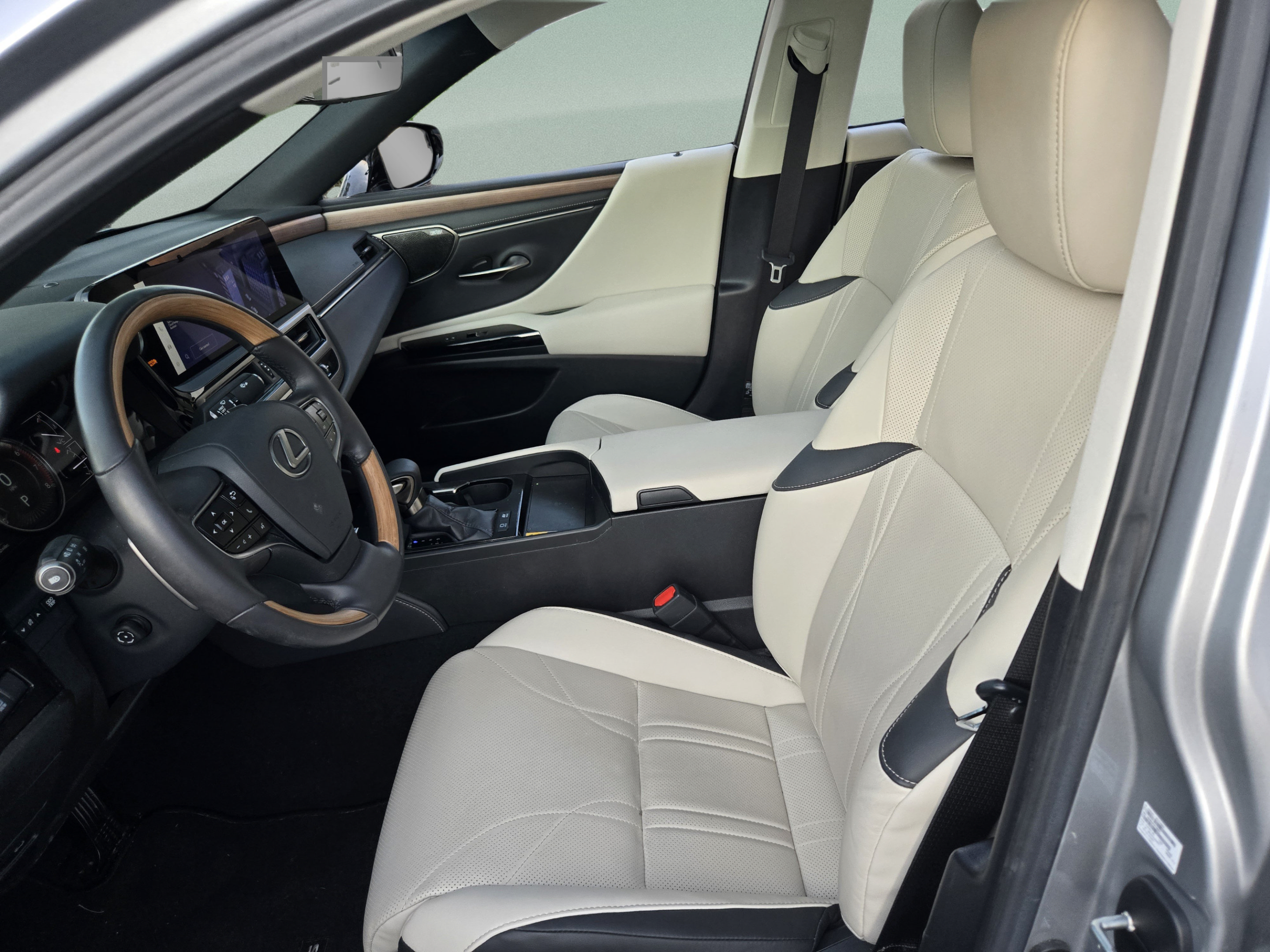 Certified 2025 Lexus ES 300h Ultra Luxury w/ Accessory Package (Z2) FWD image 15
