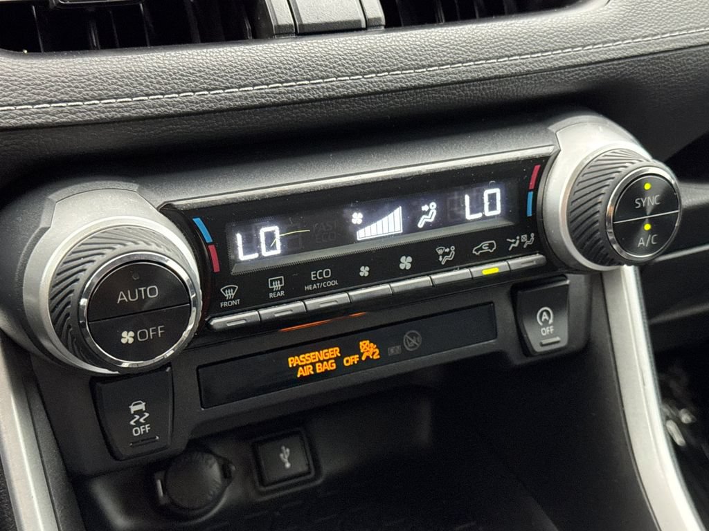 Used 2022 Toyota RAV4 XLE AWD/4WD image 19