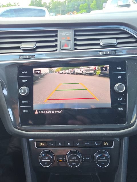 Used 2021 Volkswagen Tiguan SEL AWD/4WD image 18