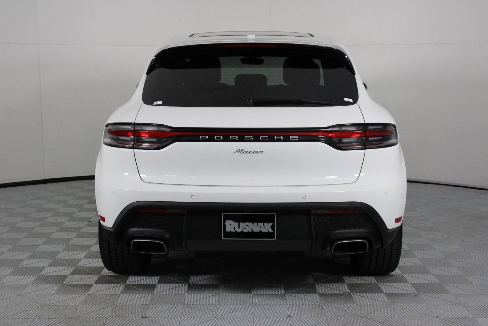 Certified 2026 Porsche Macan AWD/4WD image 6
