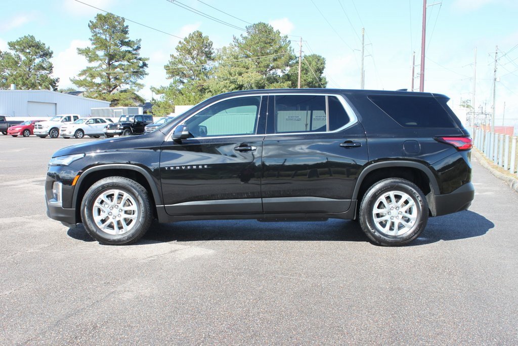 Used 2023 Chevrolet Traverse LS image 6