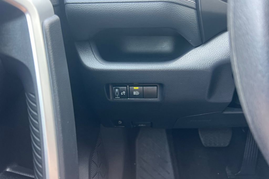 Certified 2025 Toyota RAV4 XLE image 31