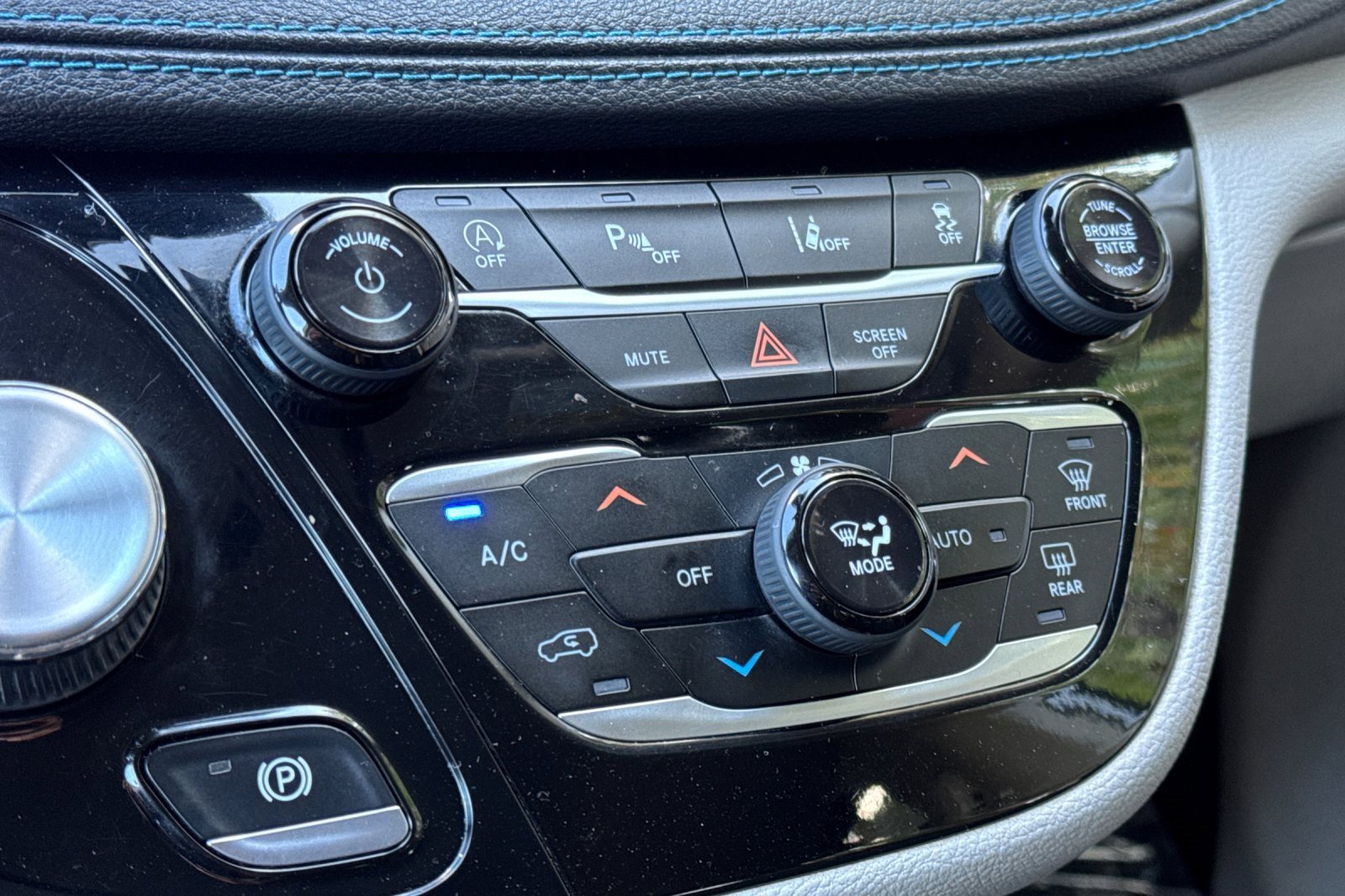 Used 2021 Chrysler Pacifica Touring image 20