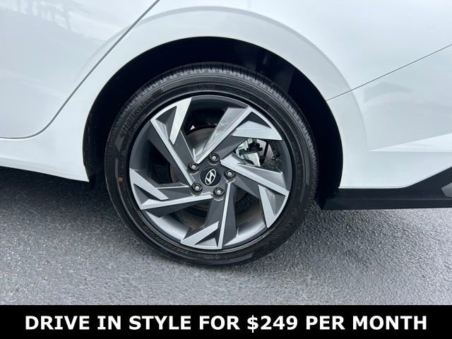 Used 2025 Hyundai Elantra SEL image 10