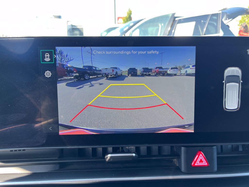 Used 2025 Kia Carnival FWD image 28