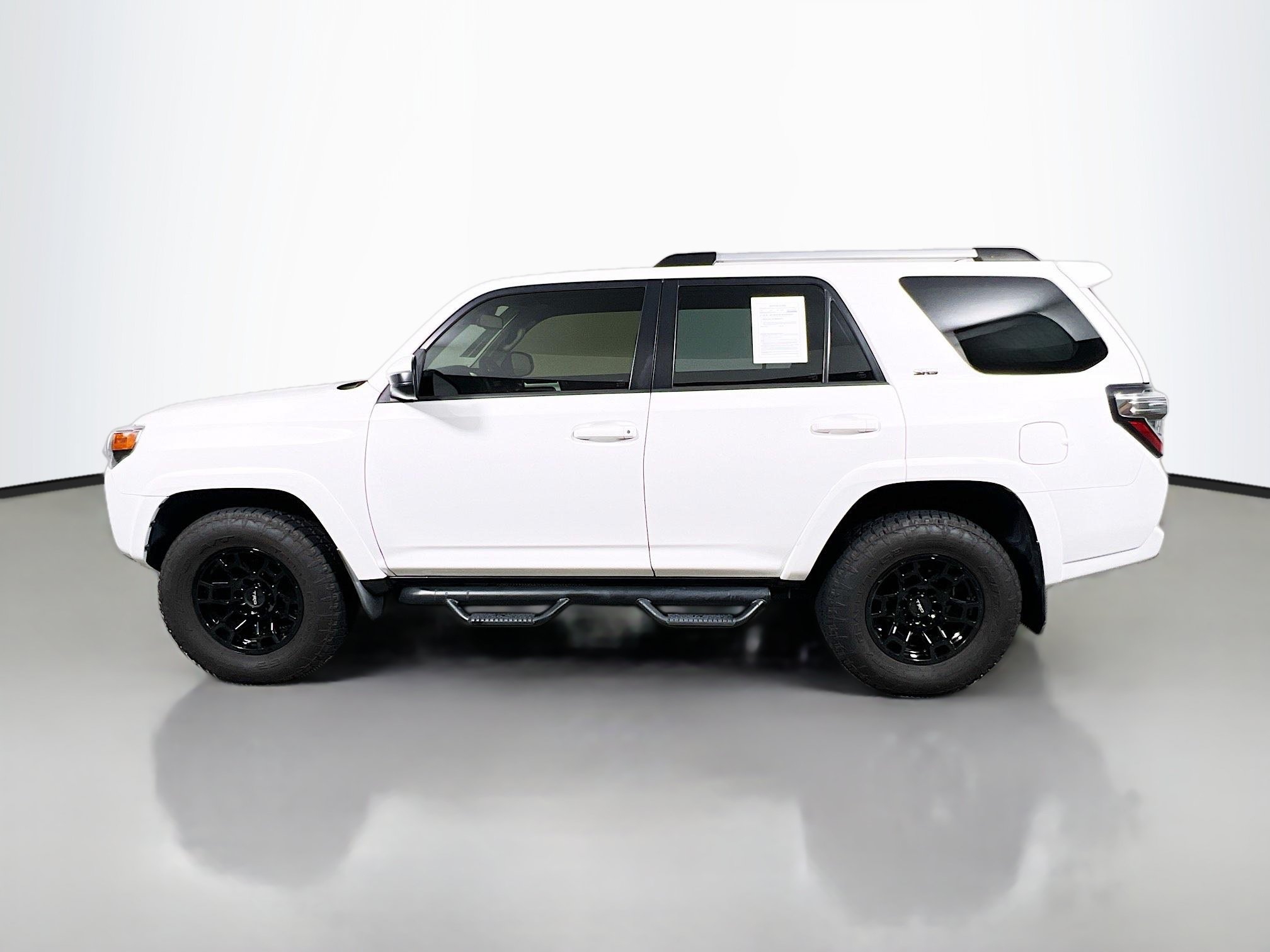 Used 2020 Toyota 4Runner SR5 AWD/4WD image 9