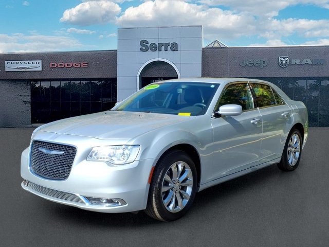 Used 2019 Chrysler 300 Touring L w/ Quick Order Package 22F AWD/4WD image 3