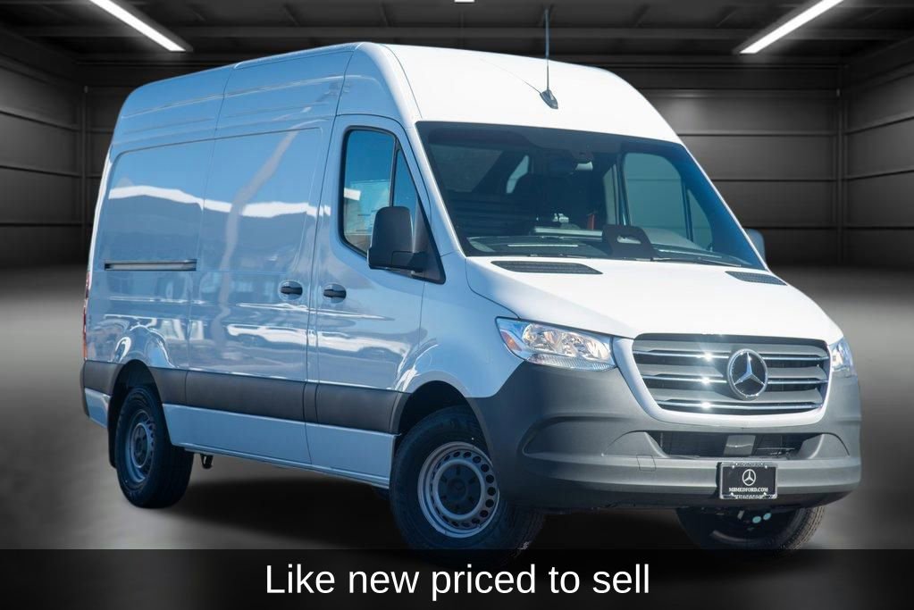 Used 2025 Mercedes-Benz Sprinter 2500 image 3