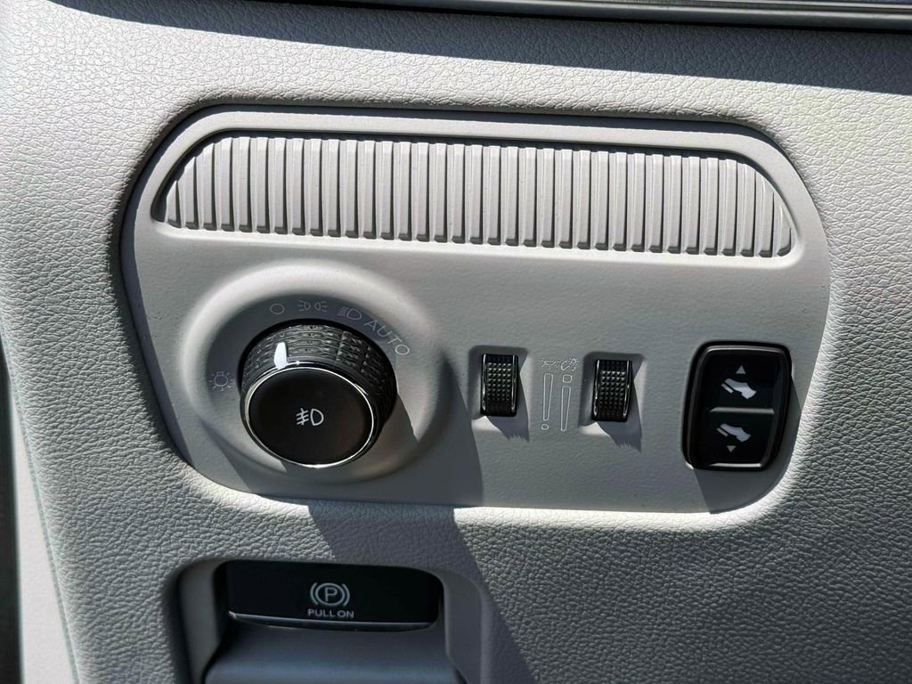 Certified 2025 Jeep Grand Wagoneer 4WD image 22