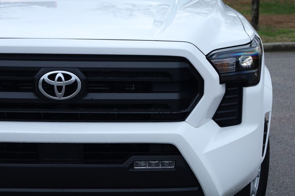 Used 2025 Toyota Tacoma SR5 image 17