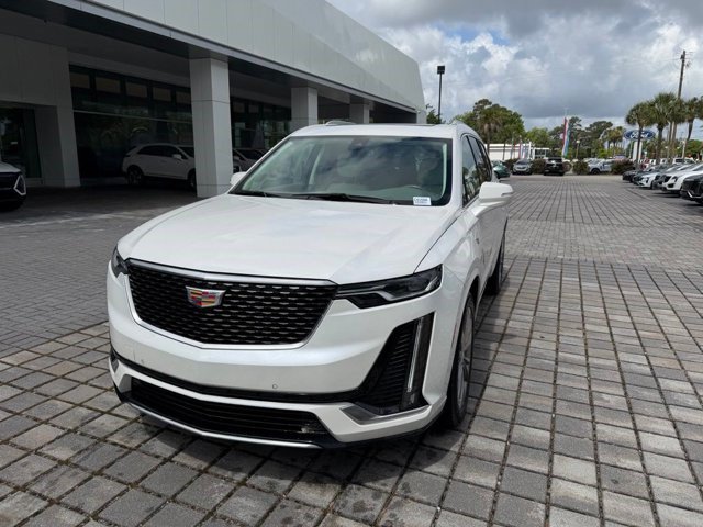 Certified 2023 Cadillac XT6 Premium Luxury FWD image 3