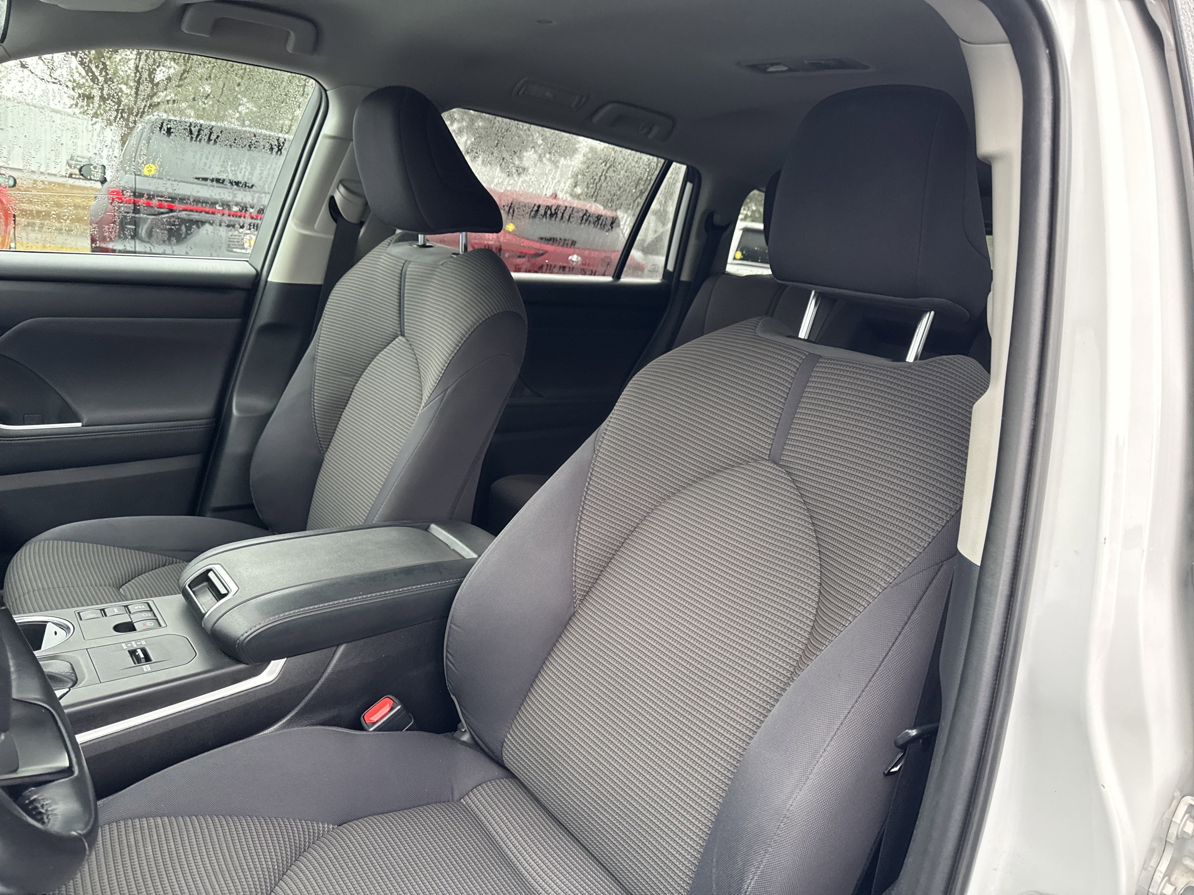 Used 2023 Toyota Highlander LE image 14