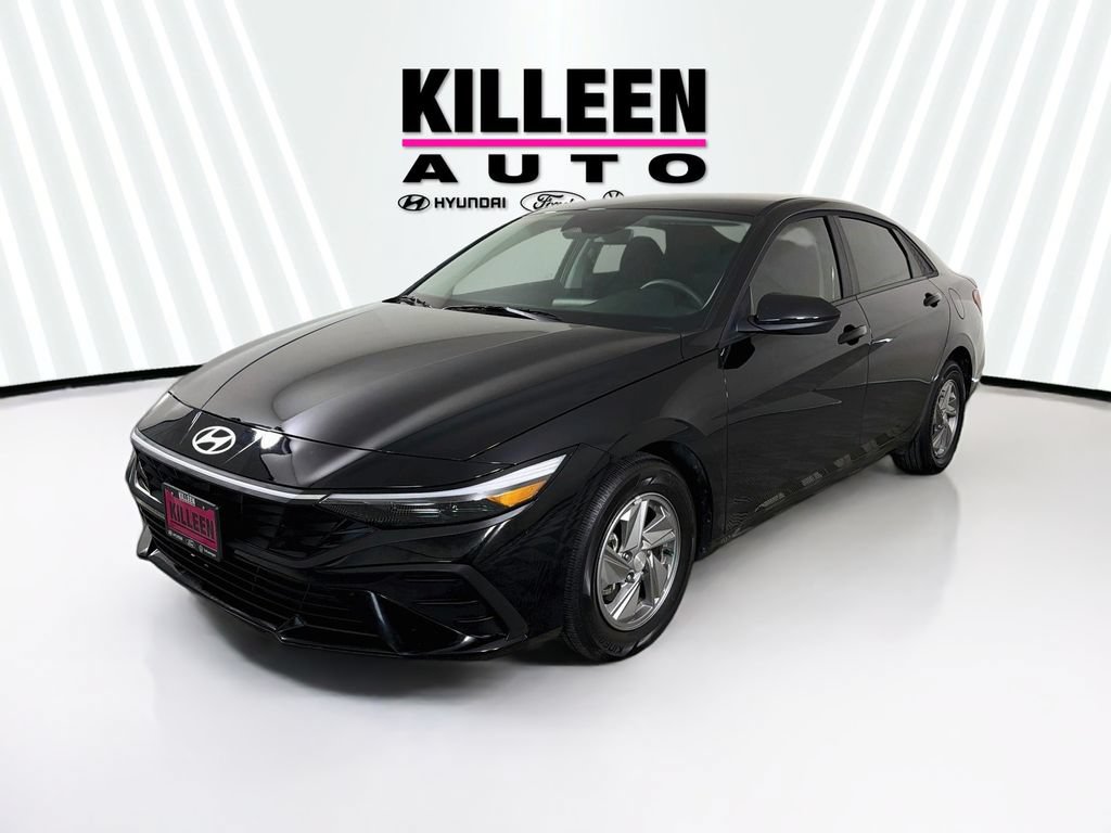 Used 2026 Hyundai Elantra SE FWD image 3