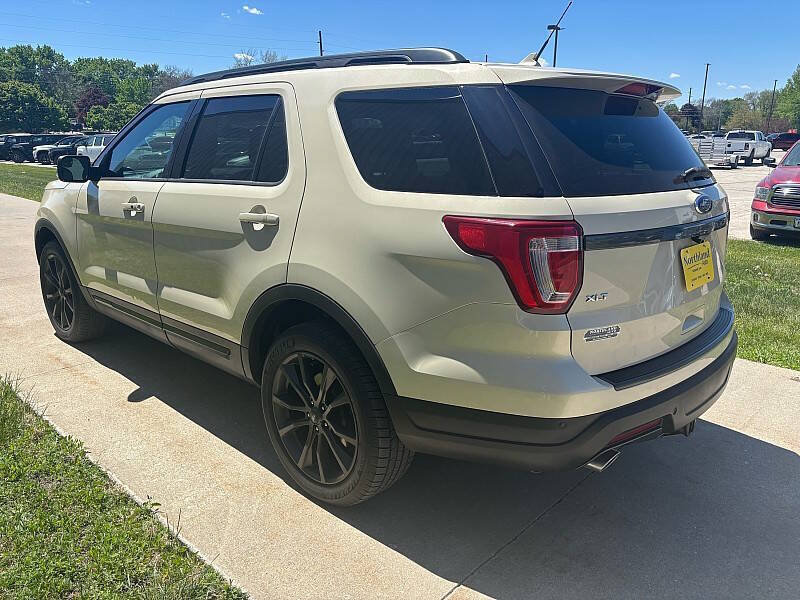 Used 2018 Ford Explorer XLT w/ Equipment Group 202A AWD/4WD image 5