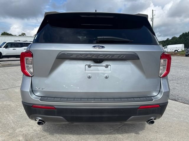 Certified 2022 Ford Explorer XLT w/ Equipment Group 202A RWD image 4