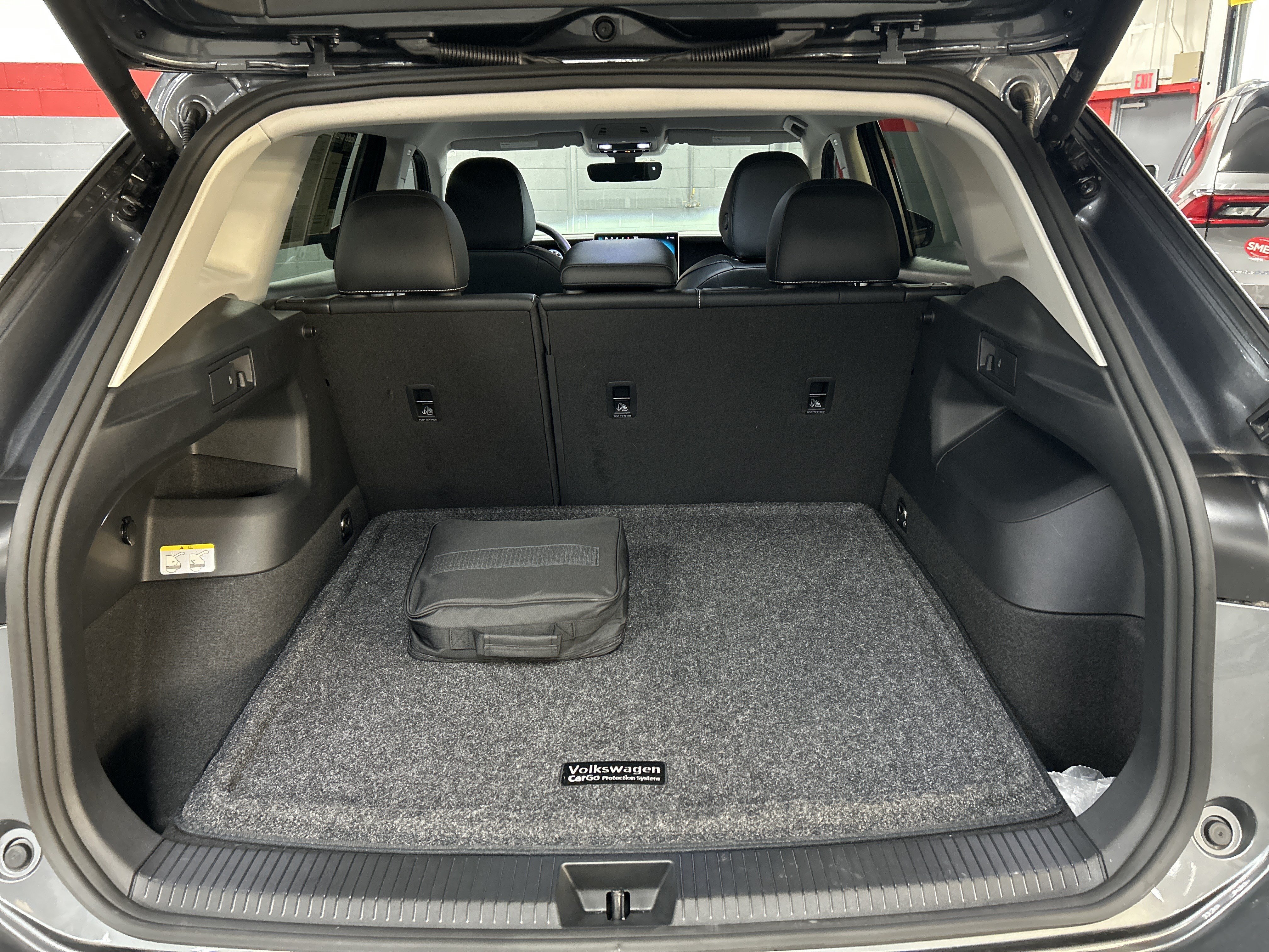 Used 2025 Volkswagen Tiguan SE FWD image 34
