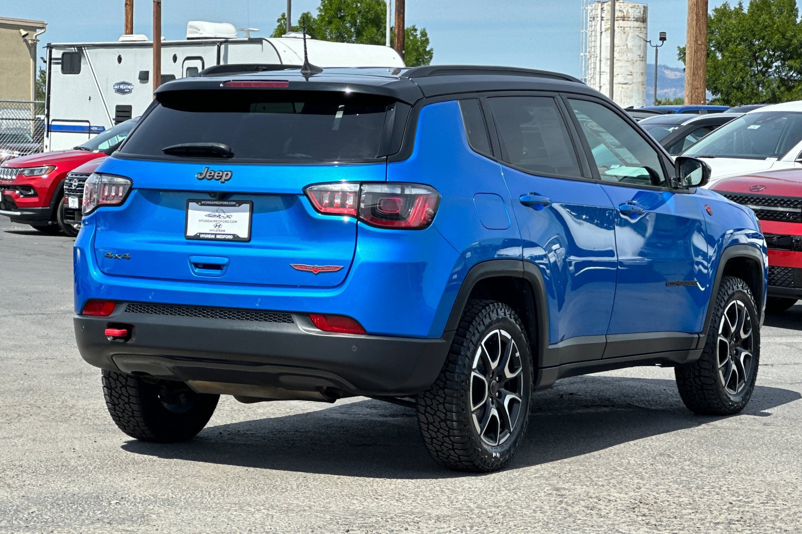 Used 2025 Jeep Compass Trailhawk AWD/4WD image 4