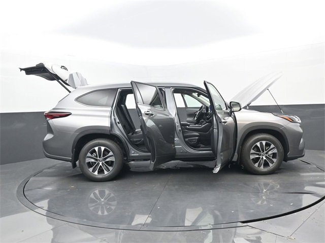 New 2026 Toyota Highlander XLE image 33