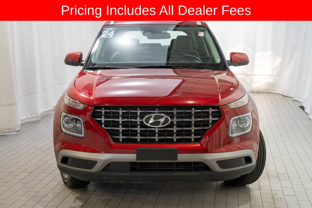 Used 2024 Hyundai Venue Limited FWD image 2