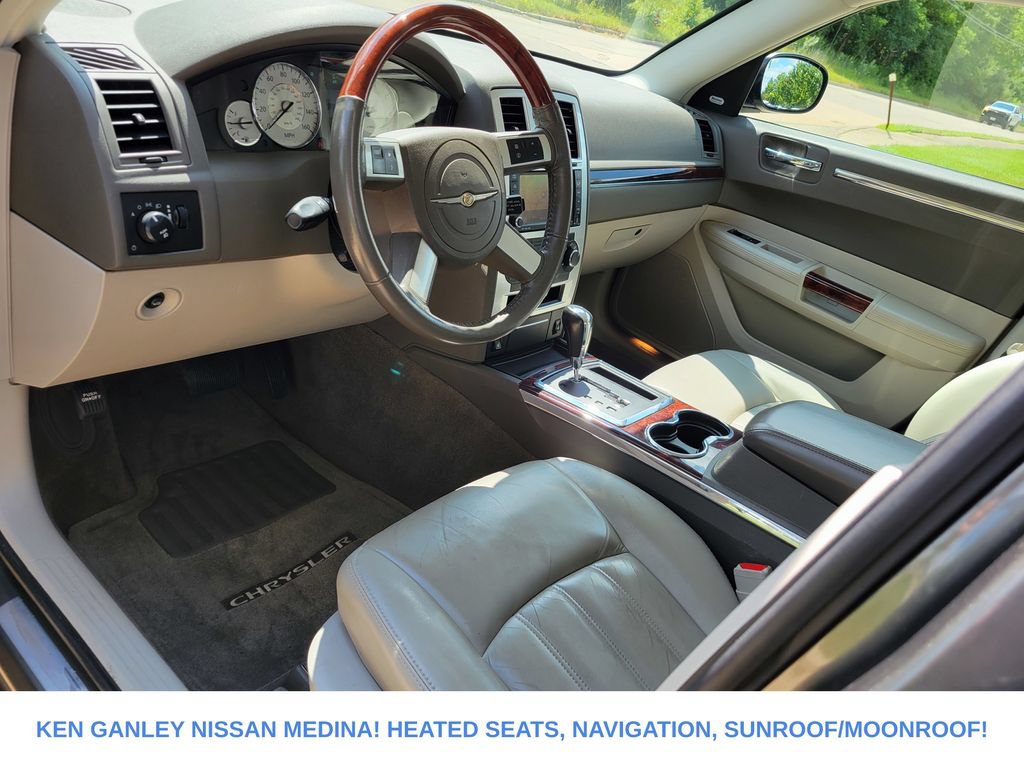 Used 2009 Chrysler 300 C RWD image 25