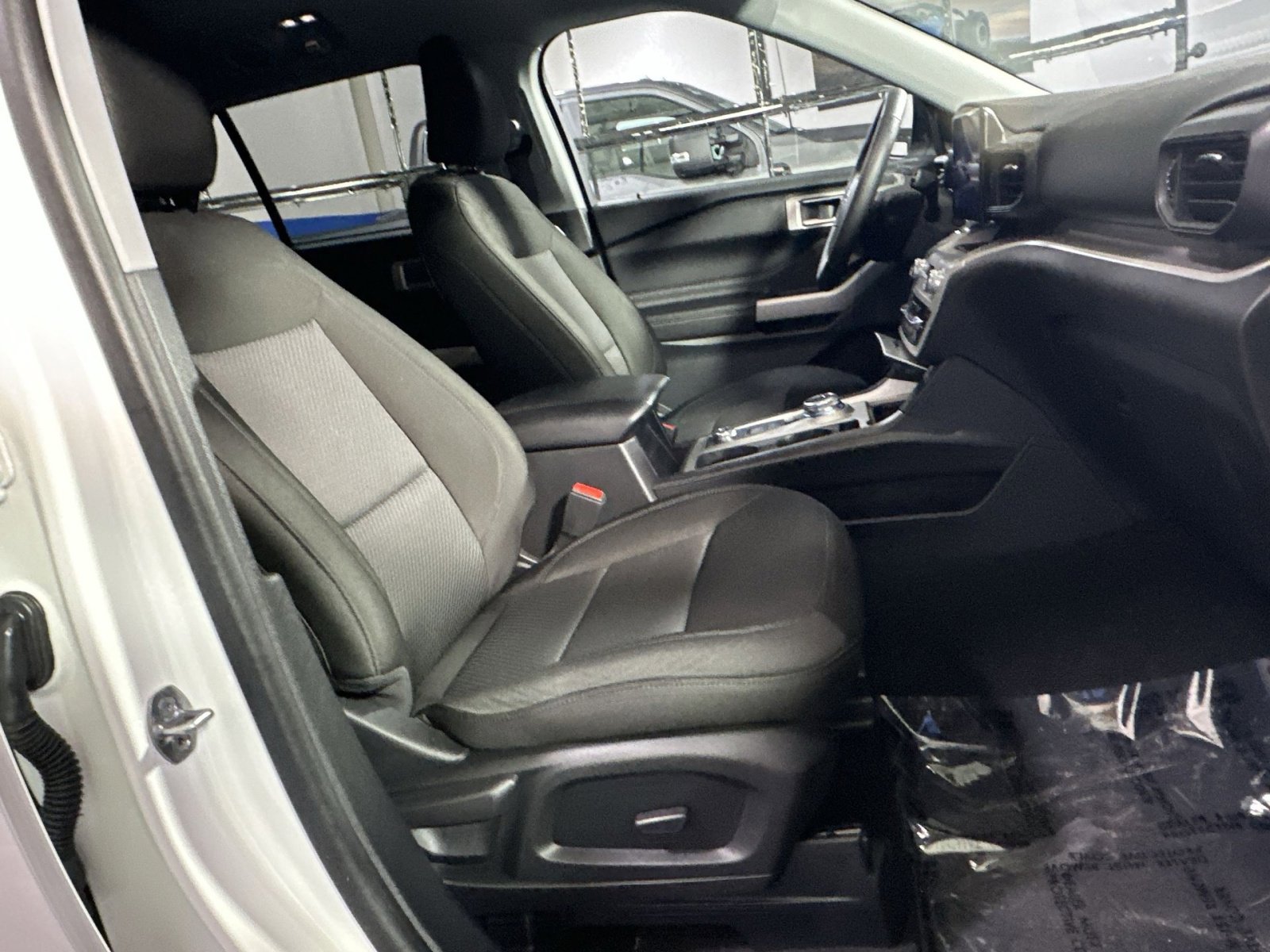 Used 2024 Ford Explorer XLT w/ Class IV Trailer Tow Package image 35