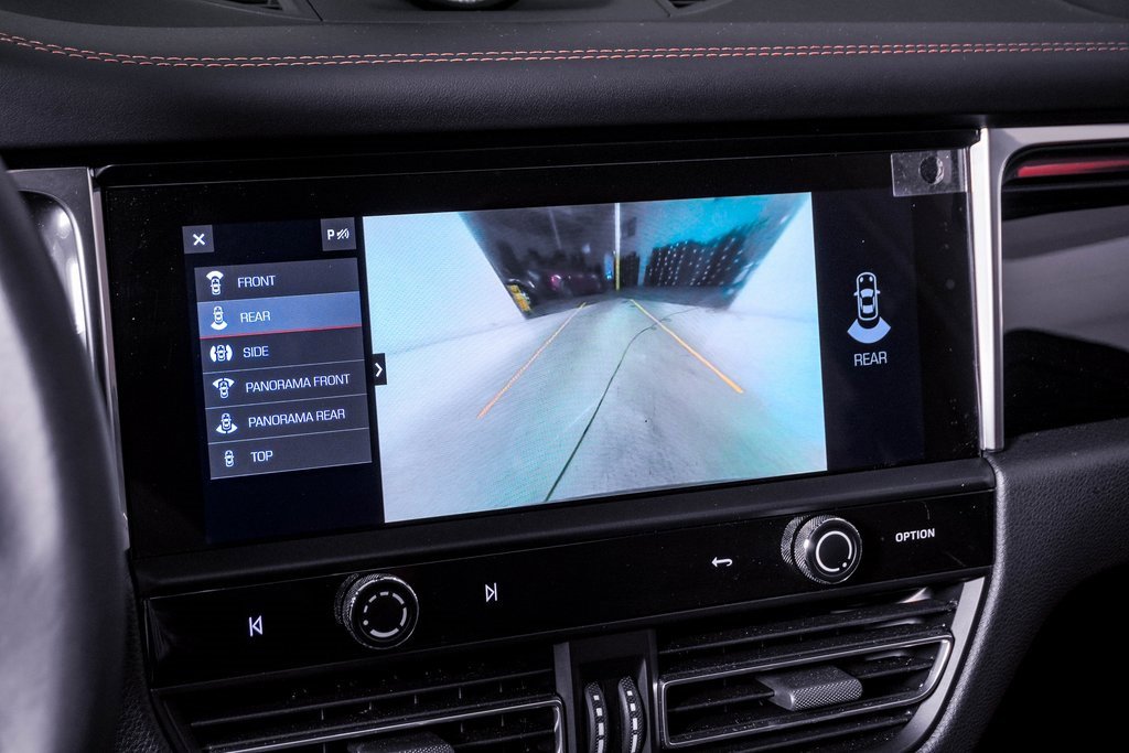 Certified 2025 Porsche Macan image 23