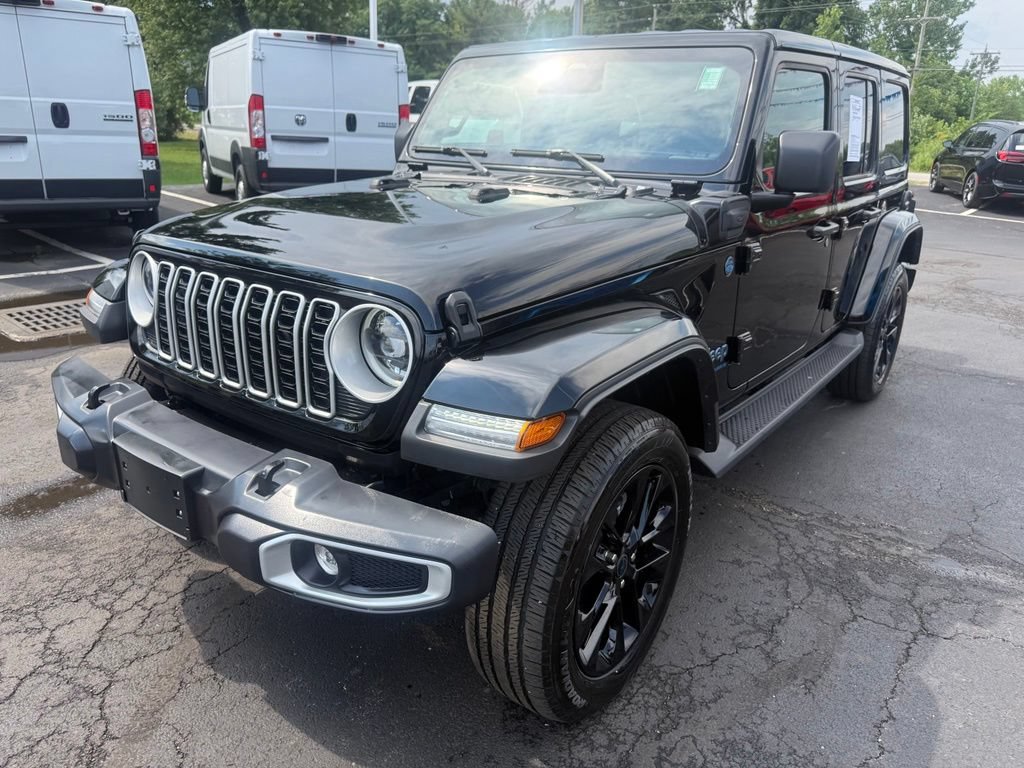 Used 2025 Jeep Wrangler Unlimited Sahara AWD/4WD image 8