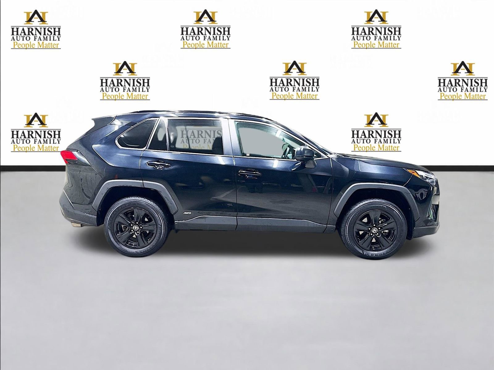 Used 2025 Toyota RAV4 LE AWD/4WD image 4