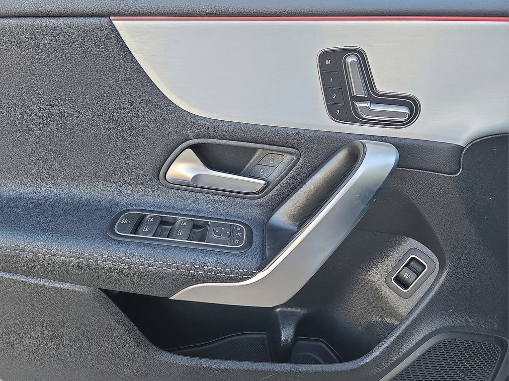 Used 2025 Mercedes-Benz CLA 250 image 21