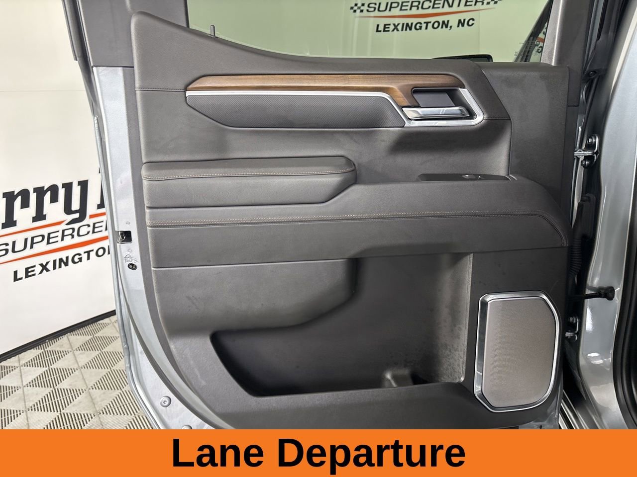 Used 2025 Chevrolet Silverado 1500 High Country w/ Technology Package image 21