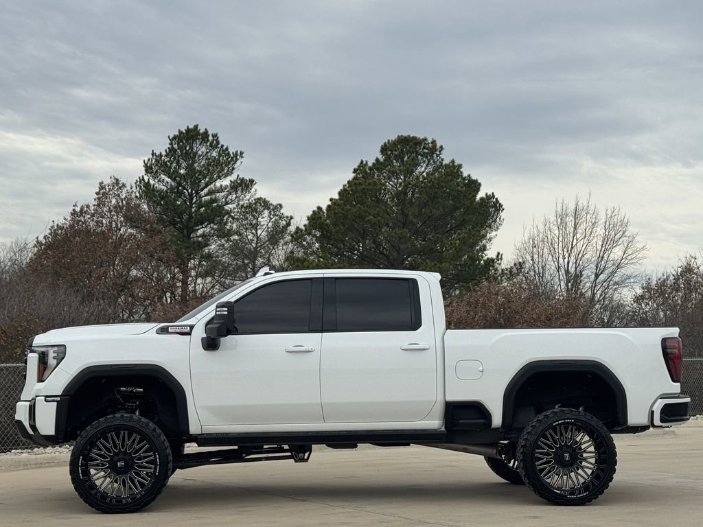 Used 2024 GMC Sierra 2500 AT4 w/ AT4 Preferred Package AWD/4WD image 3