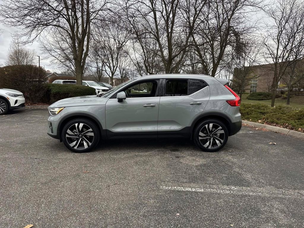 Used 2025 Volvo XC40 B5 Ultra w/ Protection Package Premier image 4