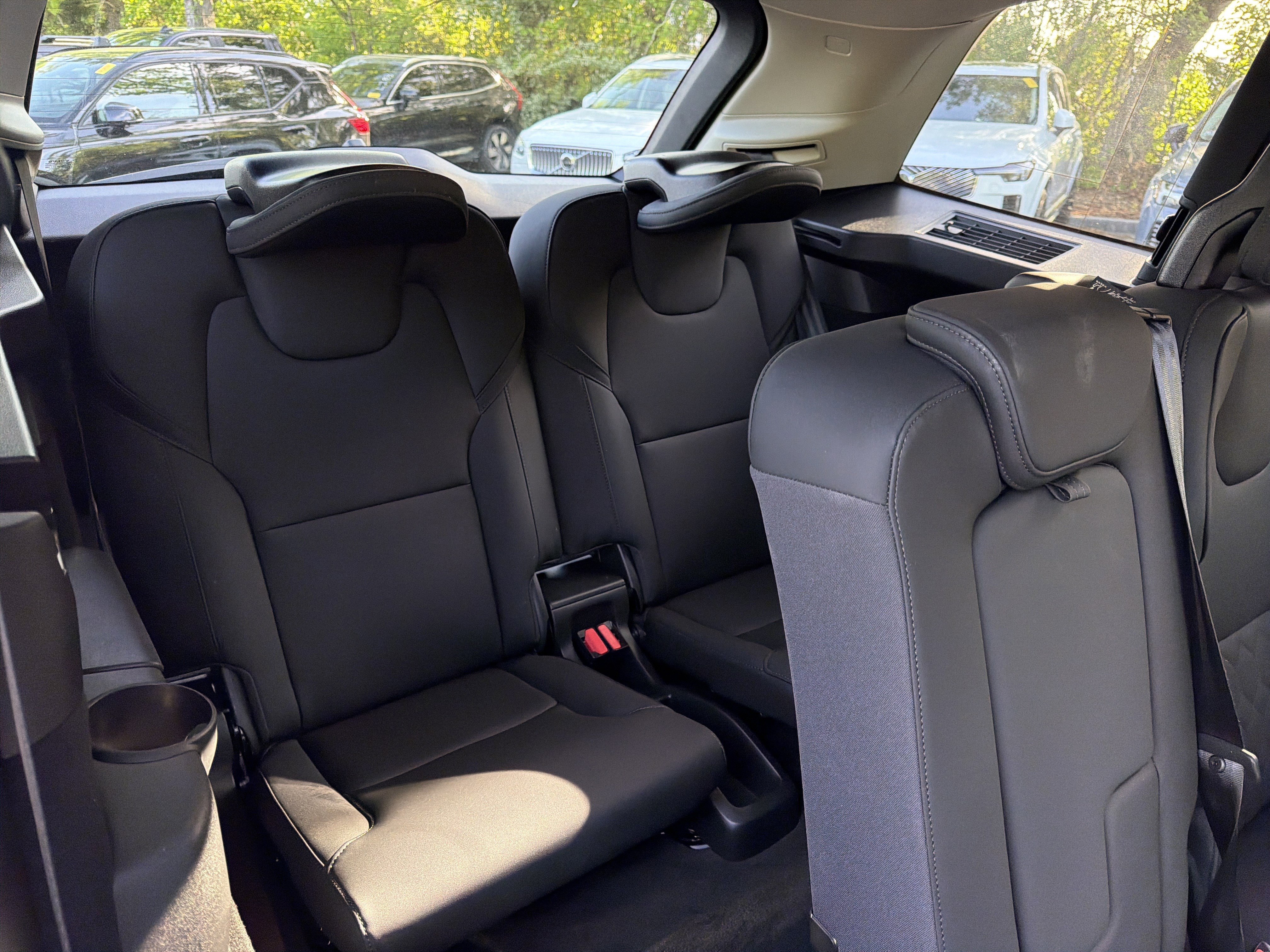 Certified 2025 Volvo XC90 B5 Plus AWD/4WD image 33