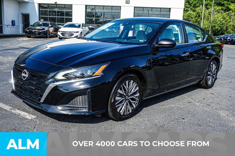 Used 2025 Nissan Altima 2.5 SV FWD image 2