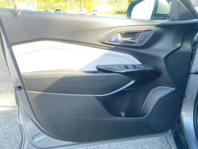 Used 2025 Chevrolet Trax LT w/ Sunroof Package FWD image 22