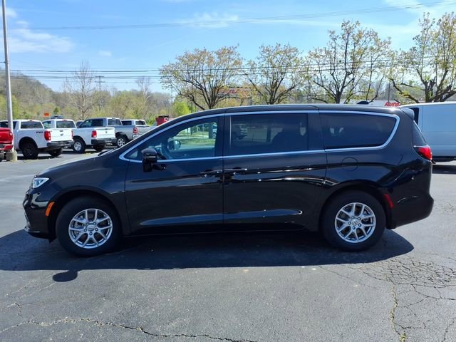 Used 2025 Chrysler Pacifica Select image 22