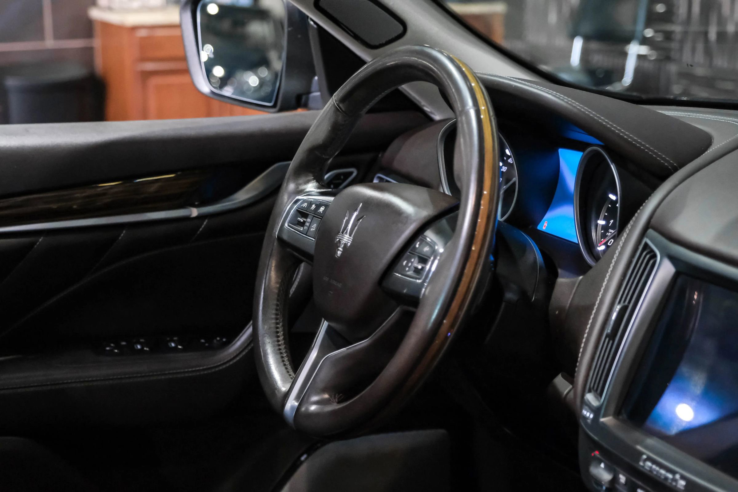 Used 2019 Maserati Levante GranLusso image 13