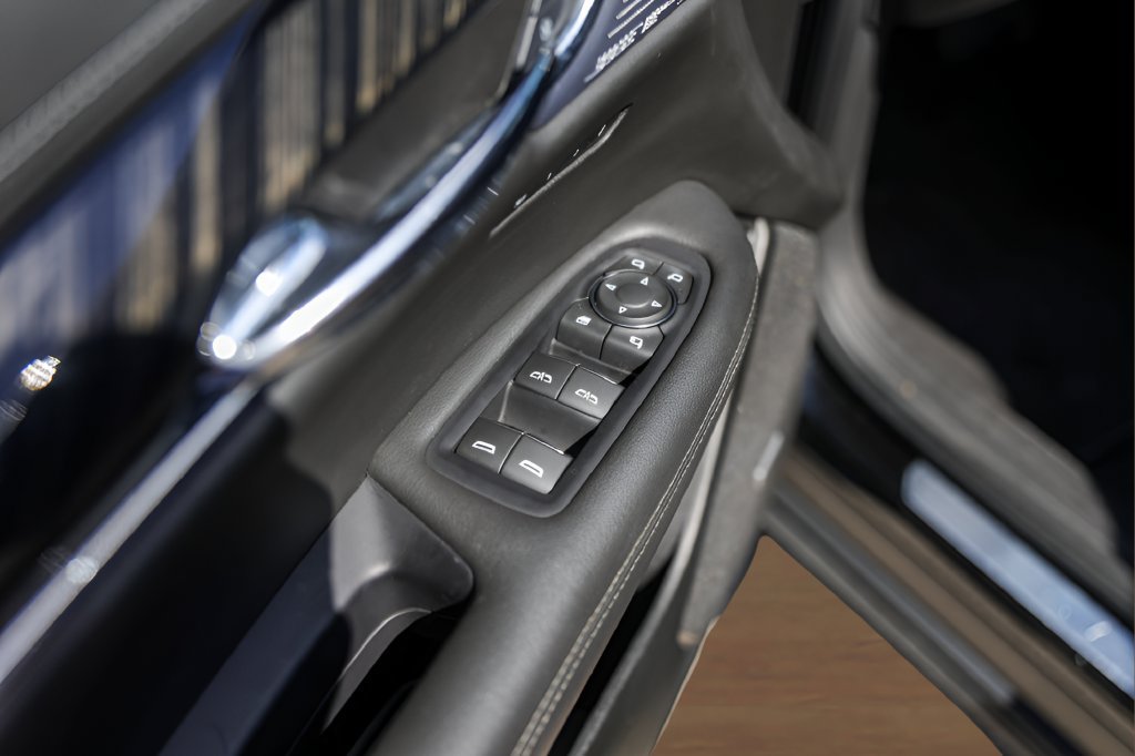 Certified 2025 Cadillac XT6 Premium Luxury FWD image 24
