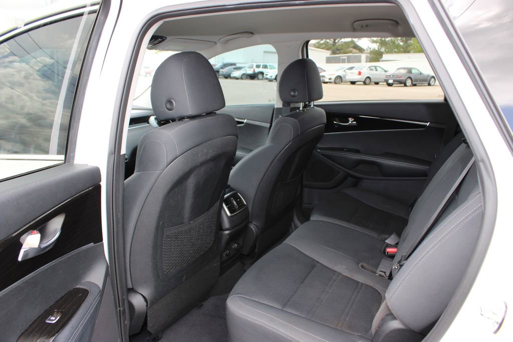 Used 2020 Kia Sorento LX image 10