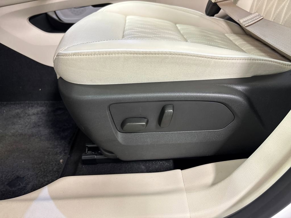 Used 2022 Buick Envision Avenir w/ Technology Package II image 26