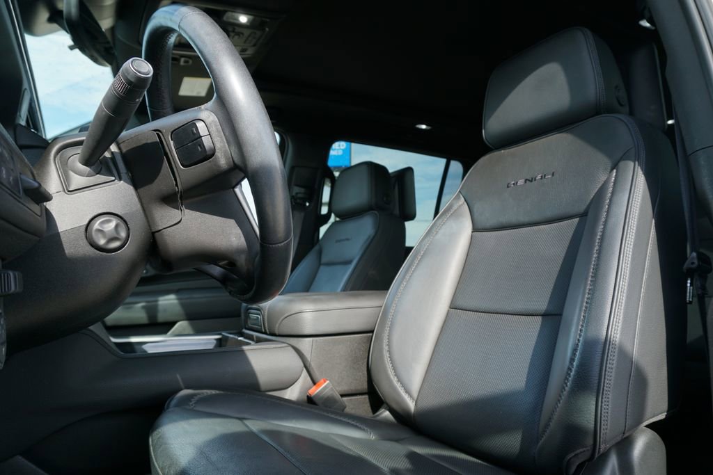Used 2023 GMC Yukon XL Denali w/ Advanced Technology Package image 19