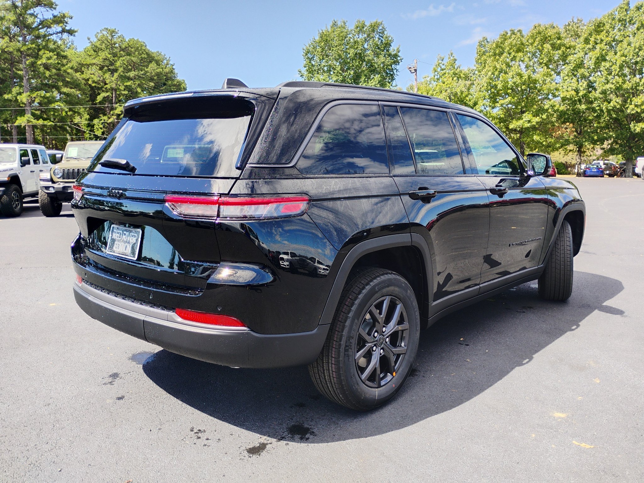 New 2027 Jeep Grand Cherokee Altitude AWD/4WD image 5