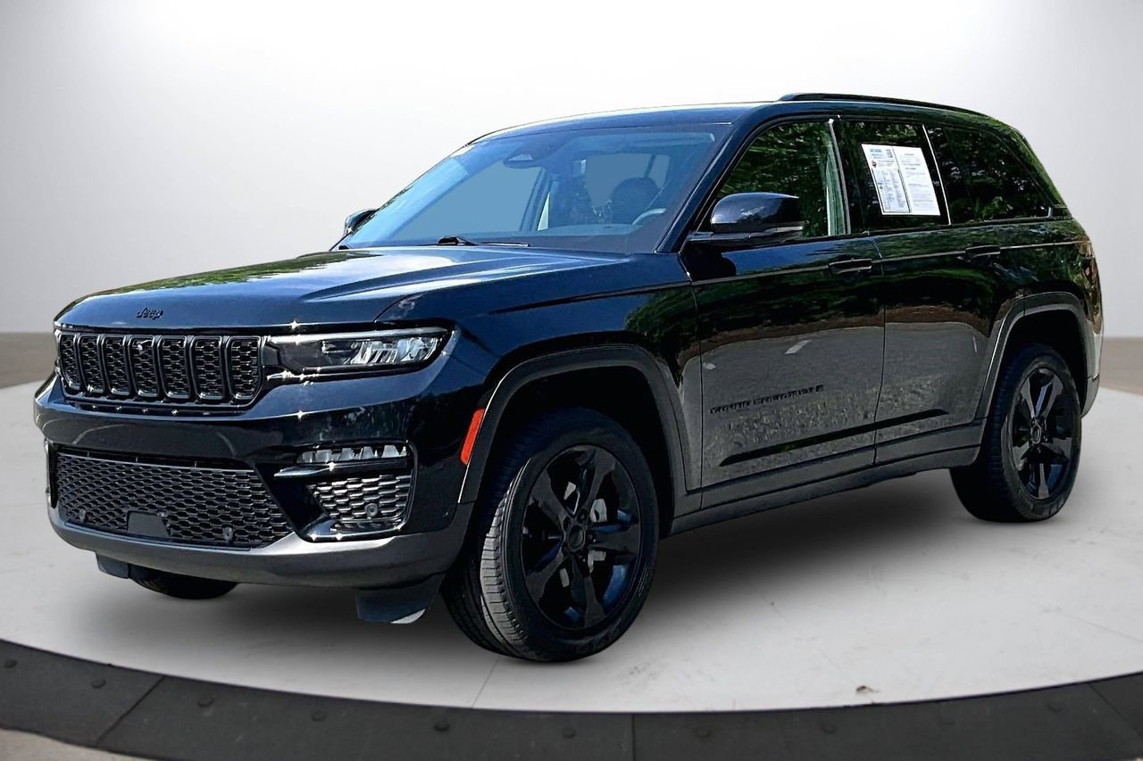 Certified 2023 Jeep Grand Cherokee Limited w/ Luxury Tech Group II AWD/4WD image 4