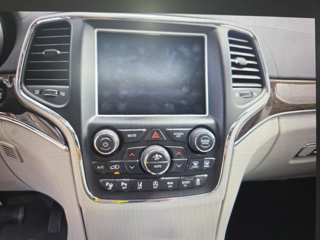 Used 2018 Jeep Grand Cherokee Summit AWD/4WD image 11