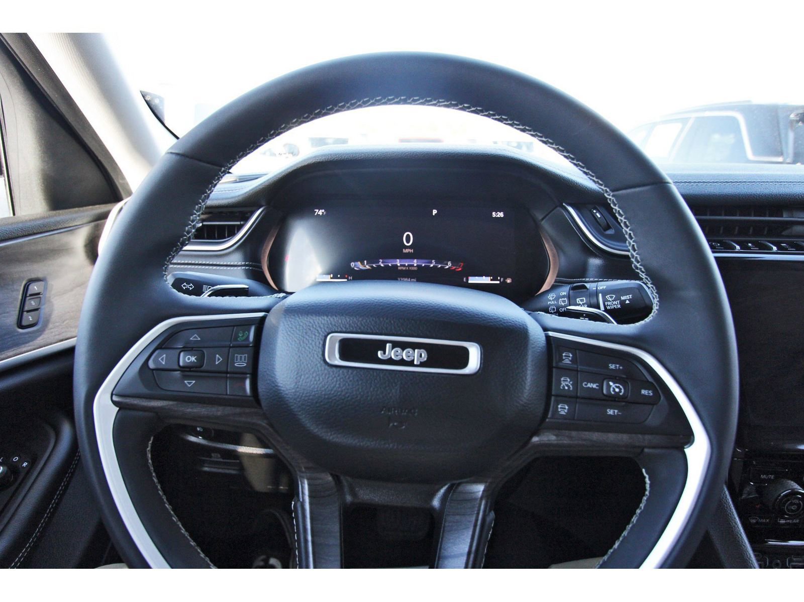 Used 2023 Jeep Grand Cherokee Limited w/ Black Appearance Package image 16