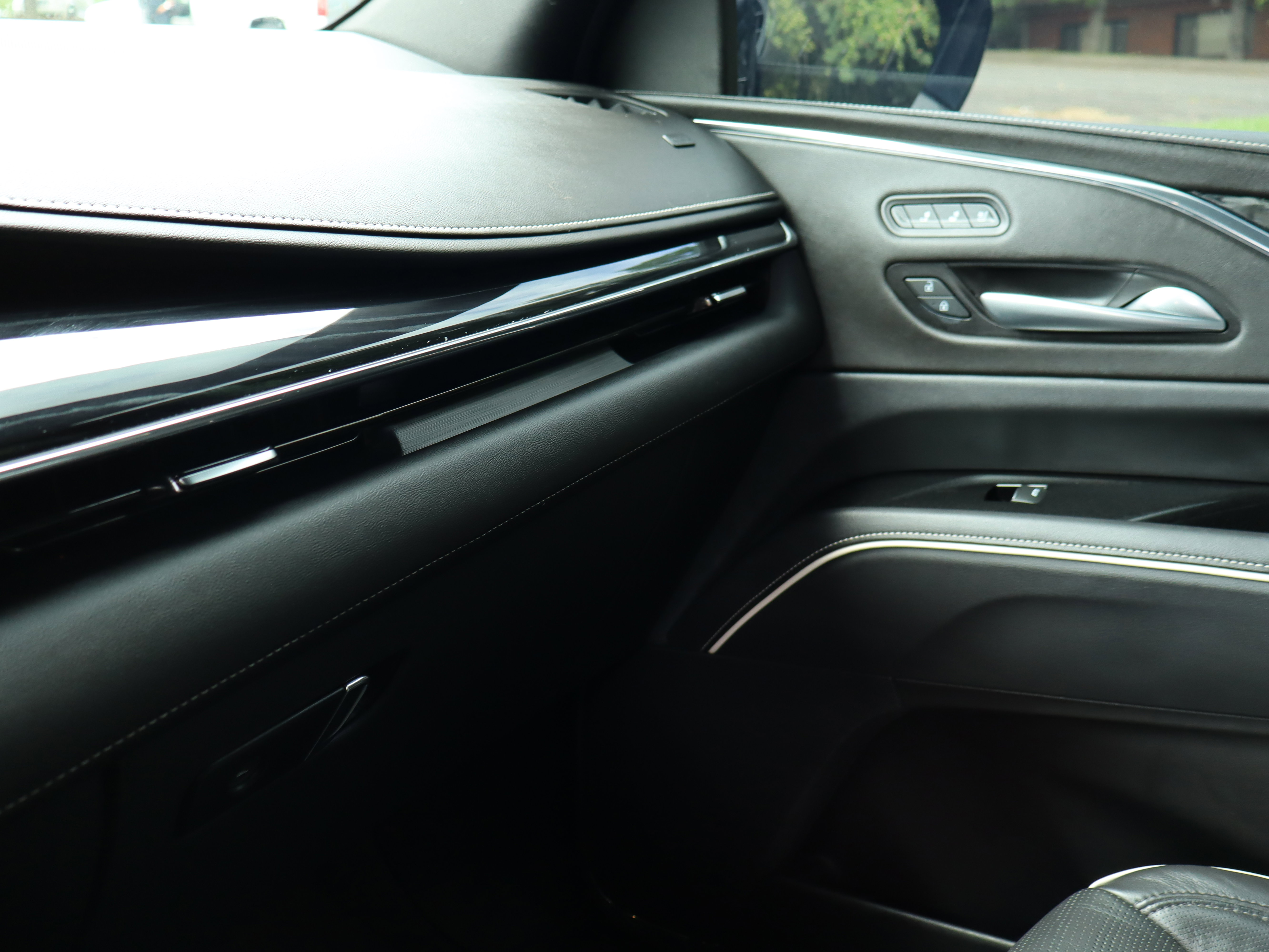 Used 2024 Cadillac Escalade ESV Sport AWD/4WD image 40