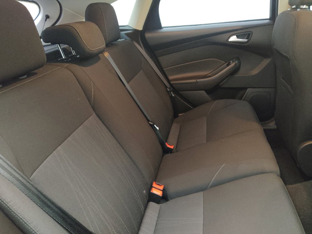 Used 2016 Ford Focus SE w/ SE Sport Package image 19