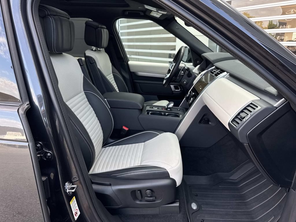 Certified 2024 Land Rover Discovery Dynamic SE AWD/4WD image 10